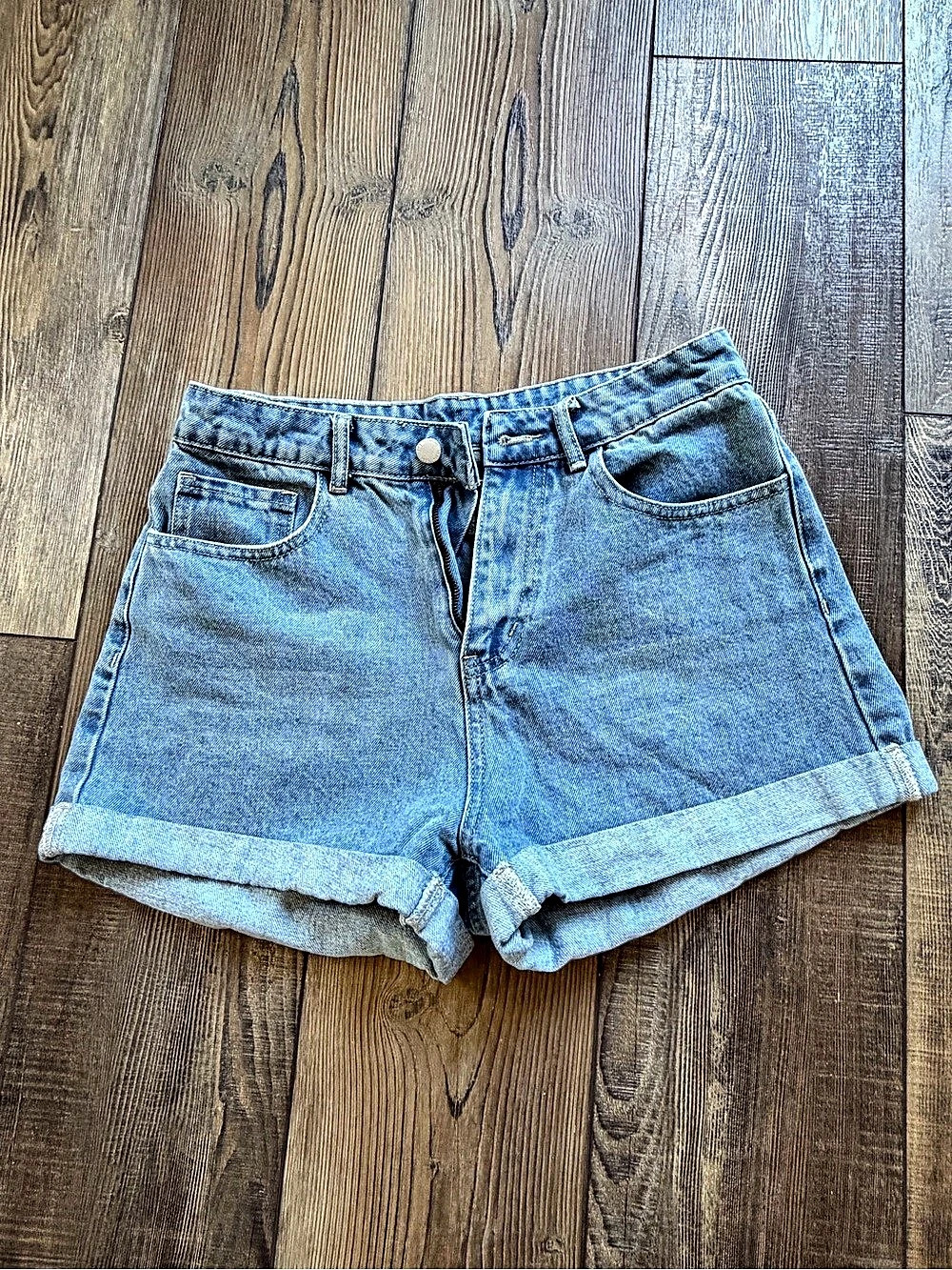 Shein Line Art Face Embroidery Cuffed Denim Shorts Medium
